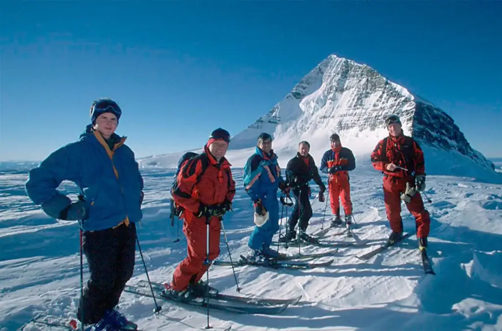crescentspur our story skiiers img